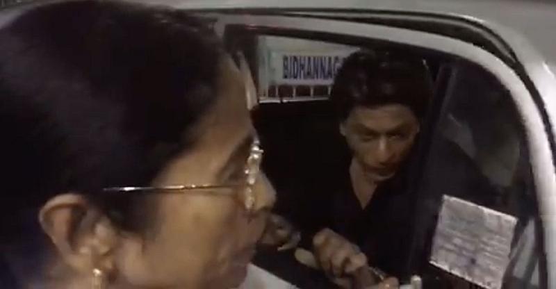 Shahrukh Khan बैठे Mamta Banerjee की Hyundai Santro की बैक-सीट पर