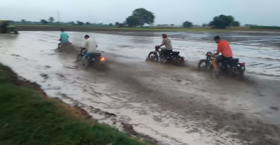 Bullet Mud Racing