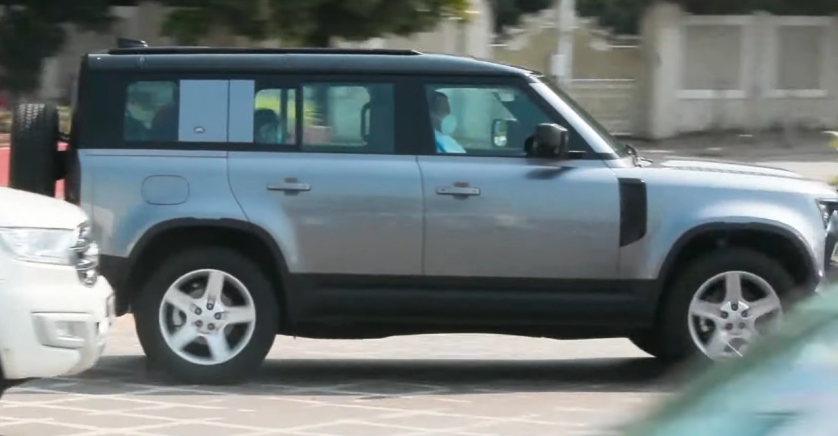 Land Rover Defender के नेतृत्व में Ambani का नया काफिला देखें, एक दर्जन Range Rovers [वीडियो]