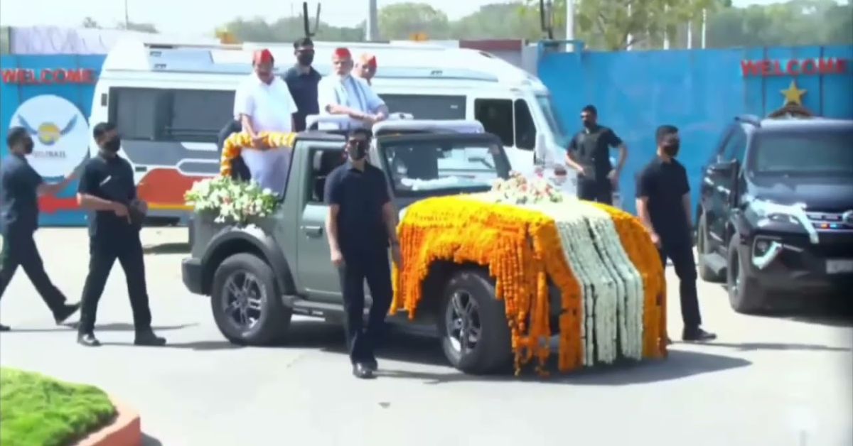 प्रधानमंत्री Narendra Modi ने रोड शो के लिए Mahindra Thar को चुना [वीडियो]
