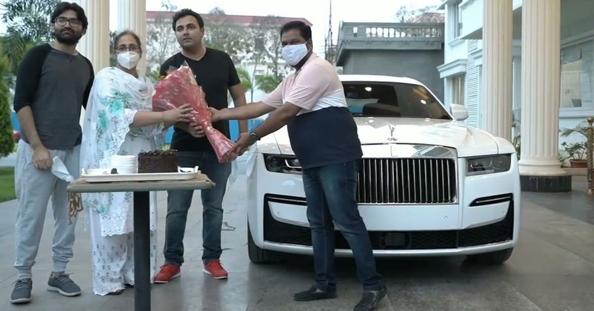 भारत में एक Rolls Royce की होम डिलीवरी कैसे होती है [Video]